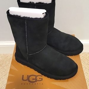 Ugg Boots Classic Short Black suede with sheepskin NWT Size 6 Authentic